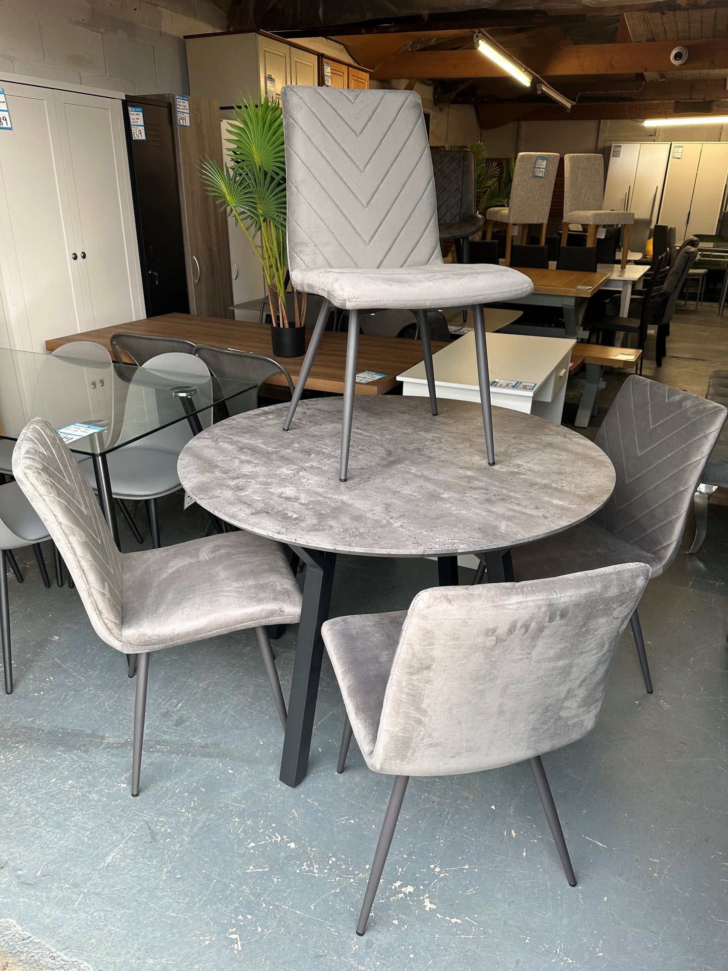 BE Grey Concrete Effect Round Table With 4 Chairs