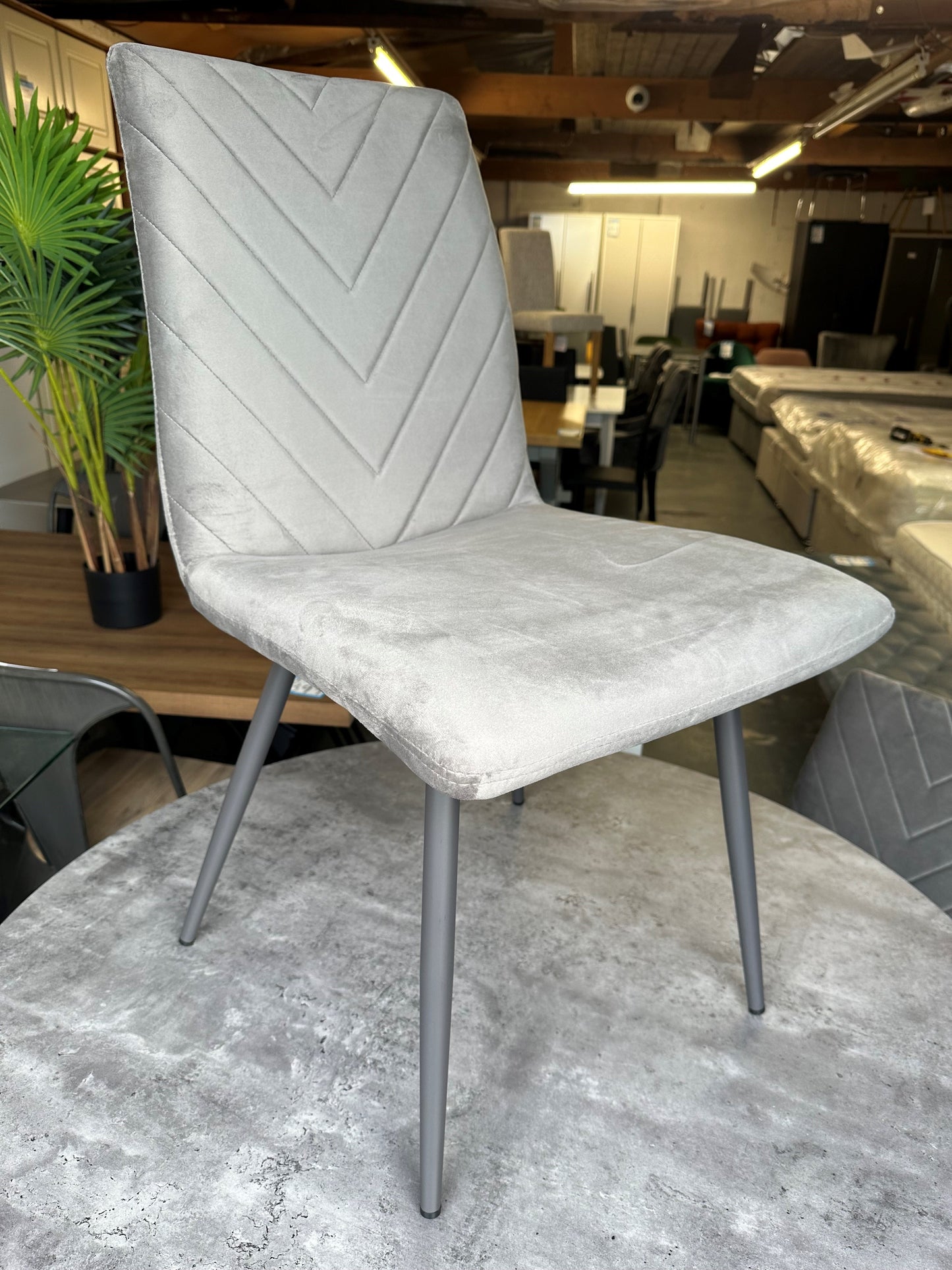 BE Grey Concrete Effect Round Table With 4 Chairs